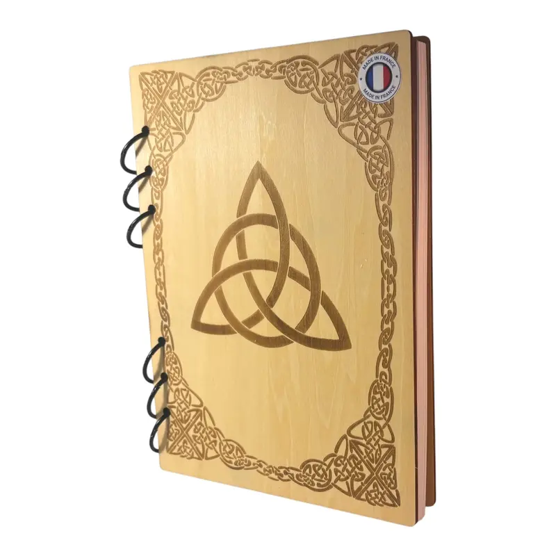 005 - Cahier noeud celtique avec enluminure