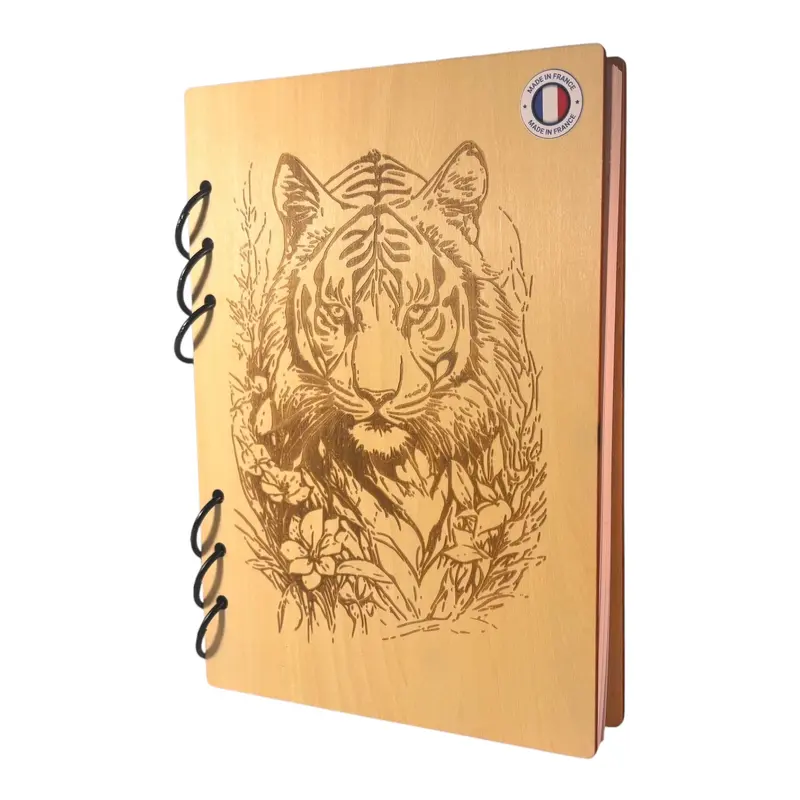 017 - Cahier tigre avec des fleurs