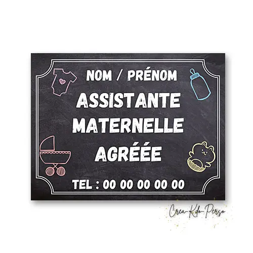Plaque Assistante Maternelle Agréée Personnalisée – Modèle "Tableau Noir & Accessoires Bébé"