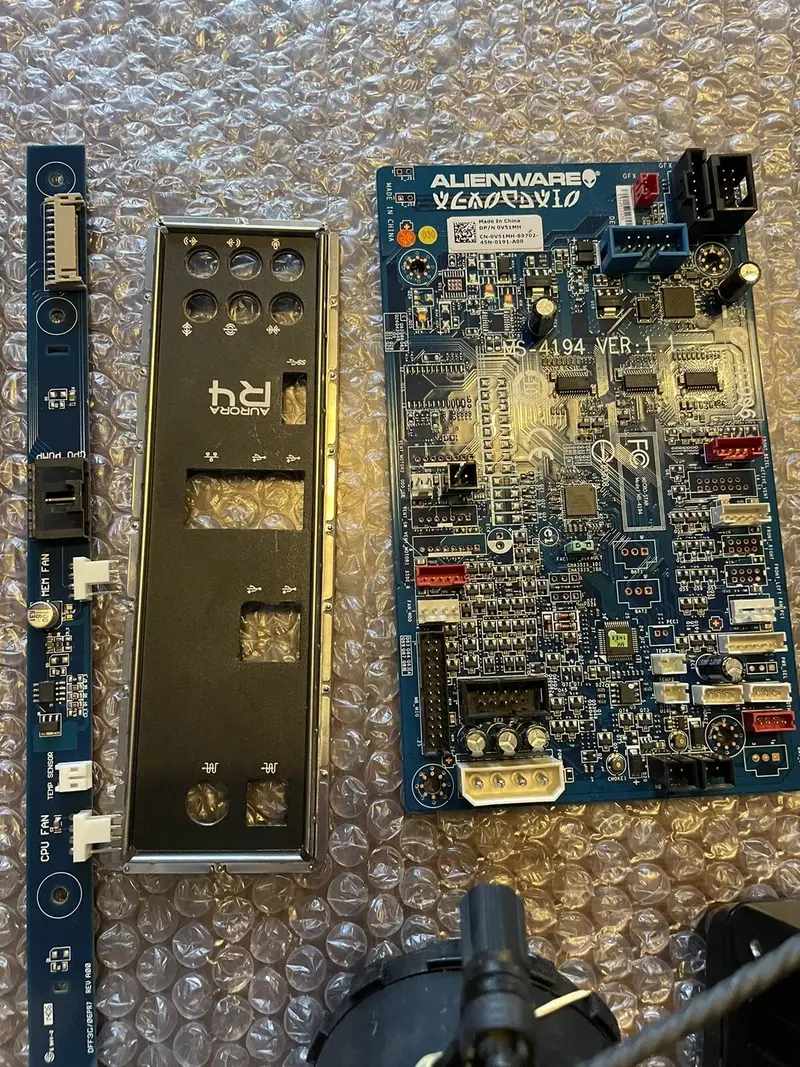 🖥️ Carte mère Alienware D01M004 avec Intel Core i7-4820K + Watercooling